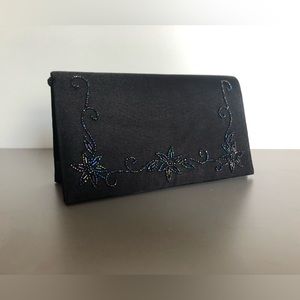 Beaded clutch